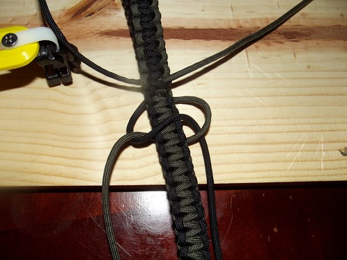 Paracord weaving